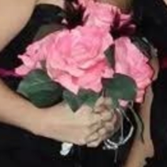 Elegant Pink Rose Bouquet with Black Accents - Picture 6 of 6